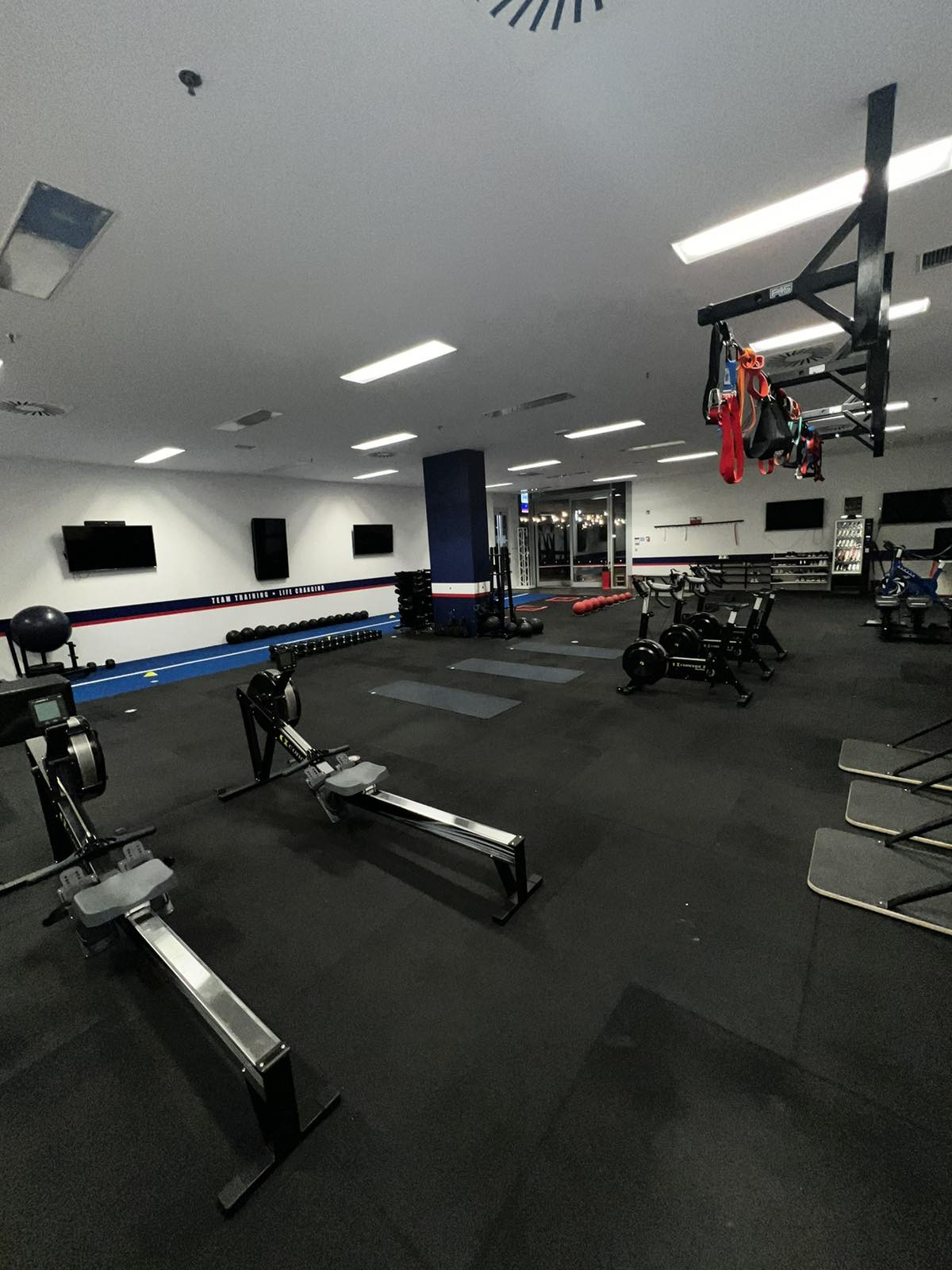 F45